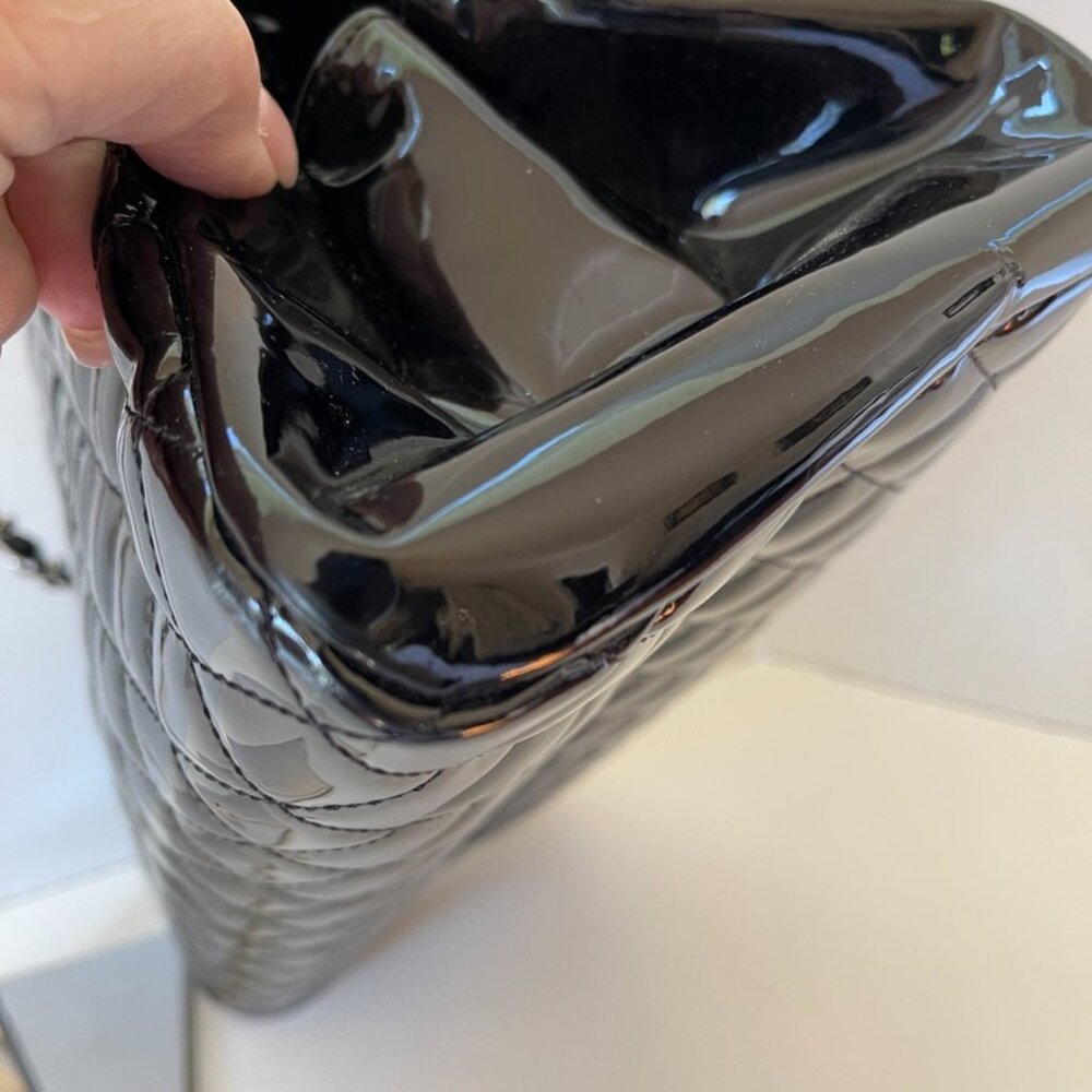 Chanel Black Vernis Matelasse - Black Patent Women's Shoulder Bag (108861) - Picture 7 of 12